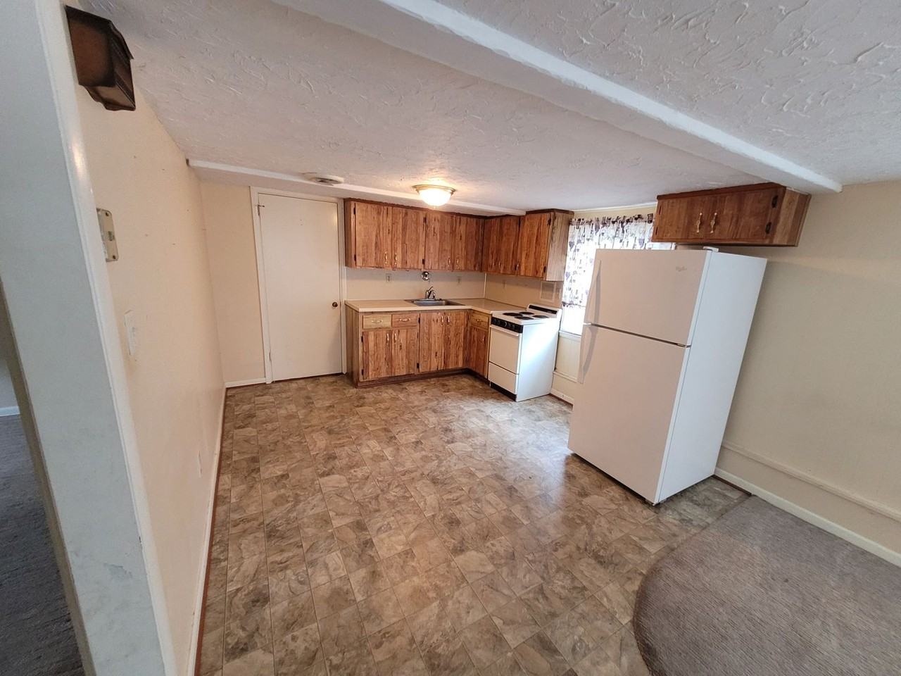 67 W Church St - Photo 3 of 25