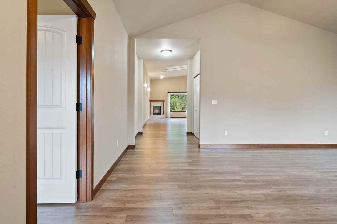 2407 Ne Confucius Way - Photo 5 of 45