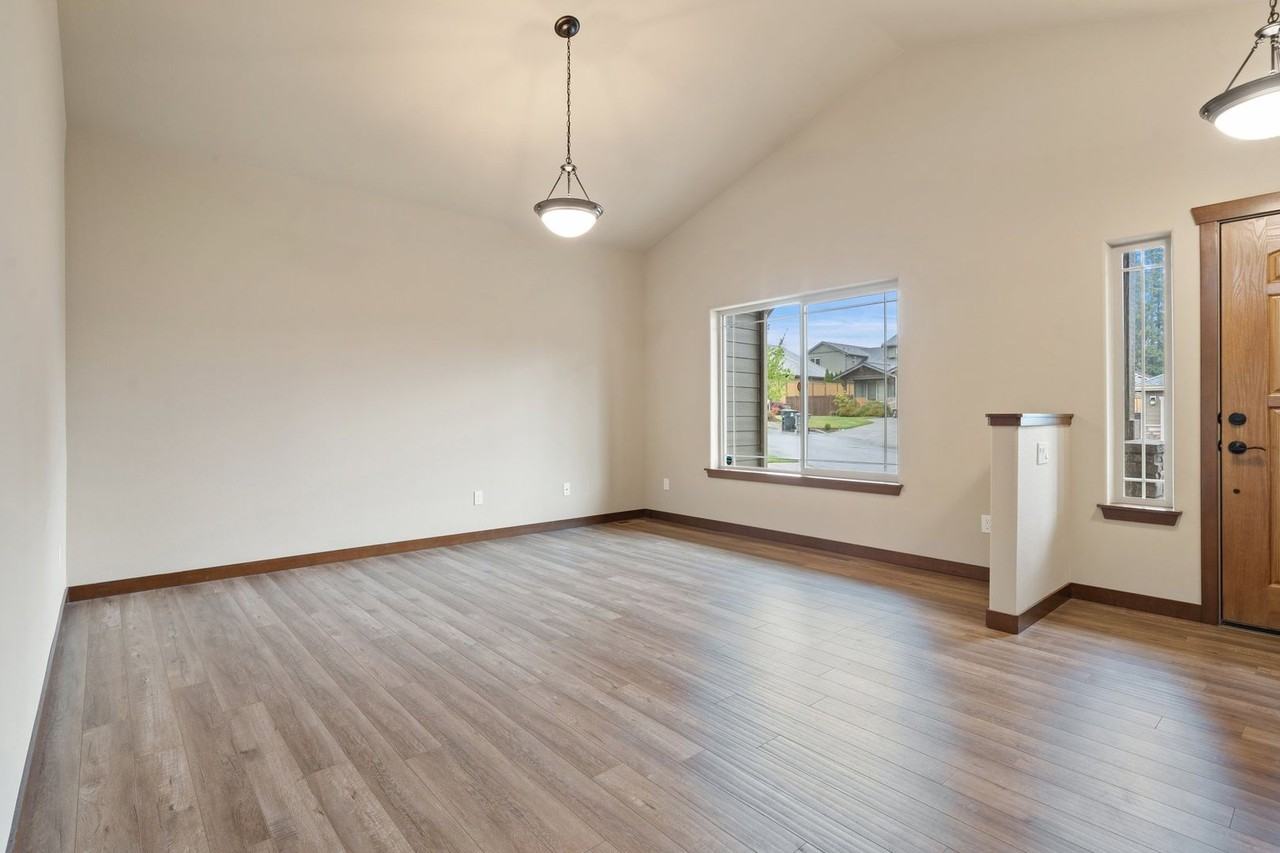 2407 Ne Confucius Way - Photo 7 of 45