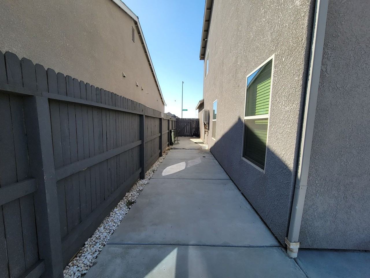 2327 S Shirley Ave - Photo 3 of 4