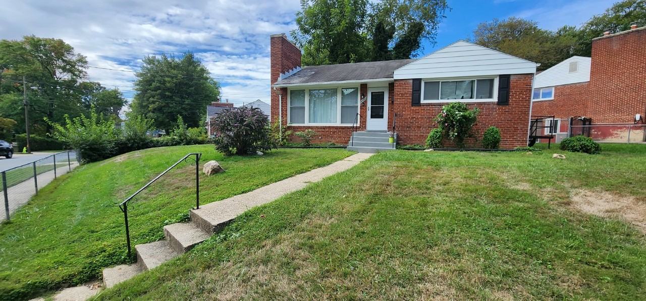 10404 Insley St - Photo 2 of 27