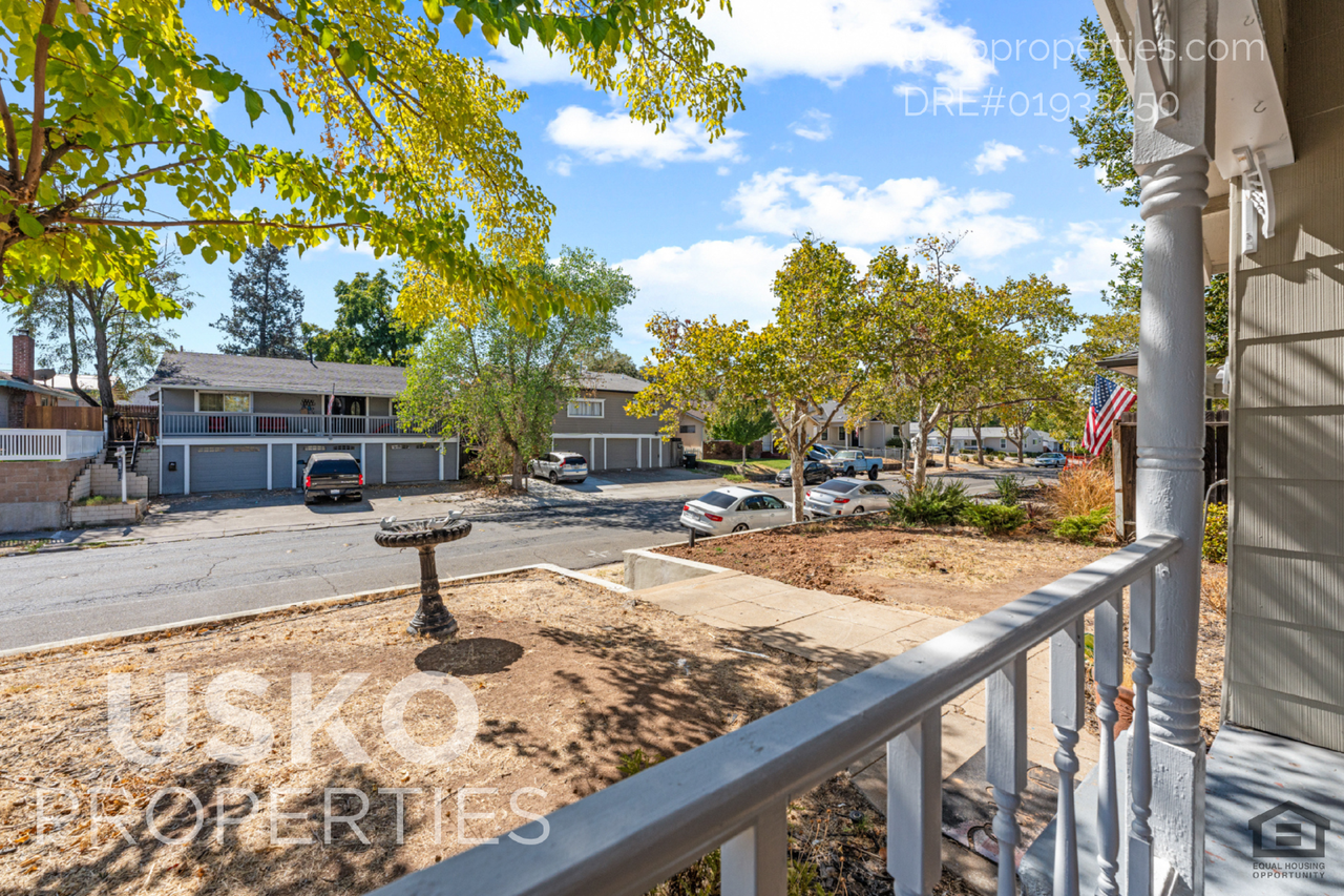 808 Main St - Photo 5 of 25