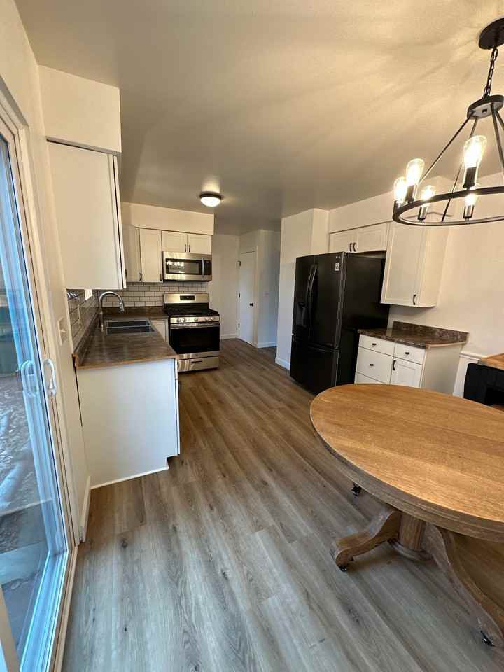 4301 S Main St - Photo 3 of 16