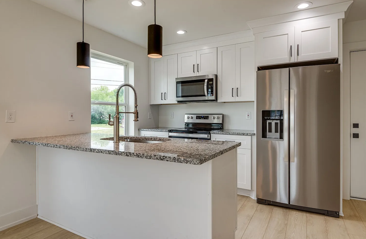 3630 Village Trl #3630D - Photo 4 of 6