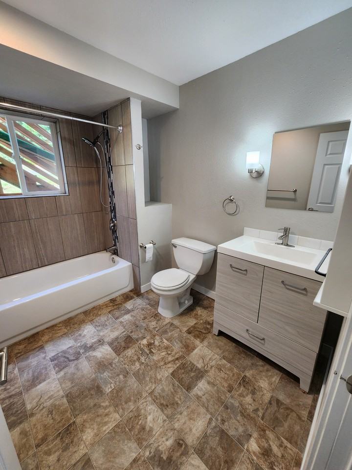 1652 Index Avenue Southeast #4 - Photo 2 of 10