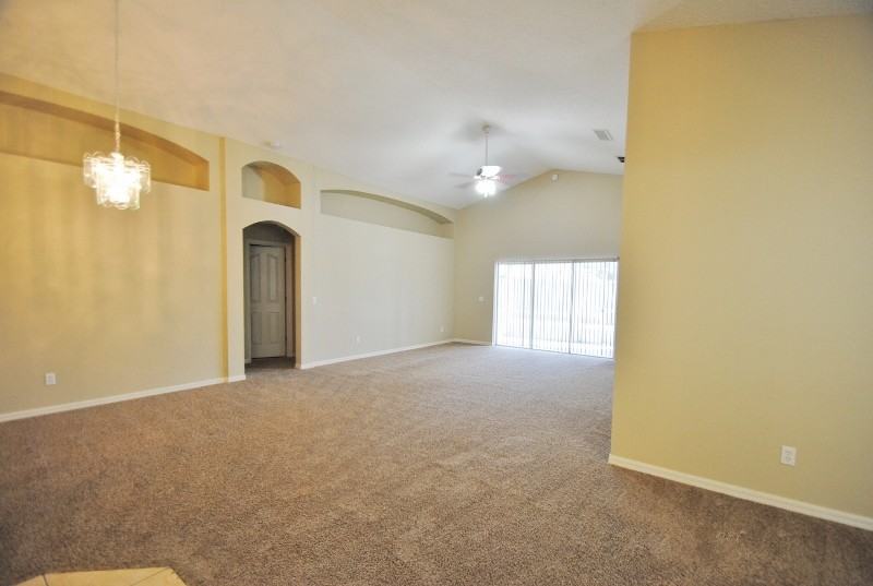 25418 Divot Dr - Photo 3 of 9