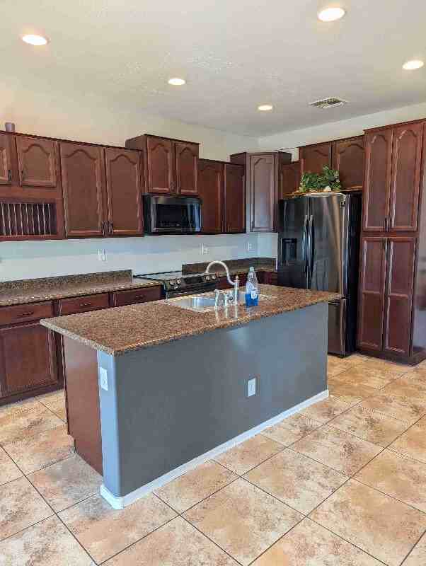 10009 W Albeniz Pl - Photo 3 of 19