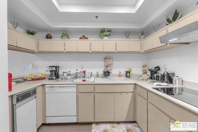 974 Village Sq N - Photo 3 of 8