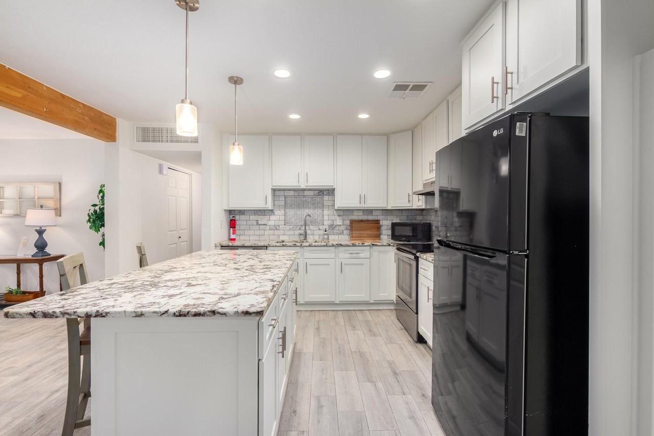 W Larkspur Dr - Photo 4 of 12