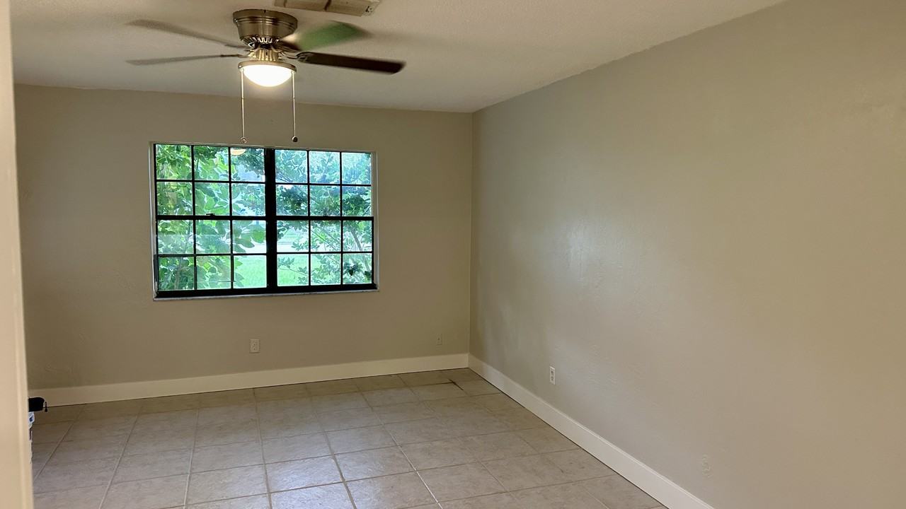 907 Royal Oak Ct - Photo 4 of 16