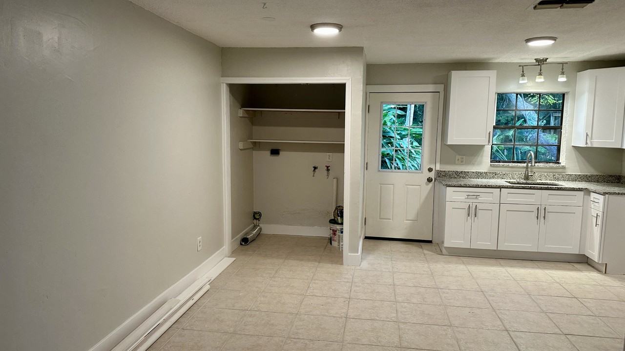907 Royal Oak Ct - Photo 5 of 16