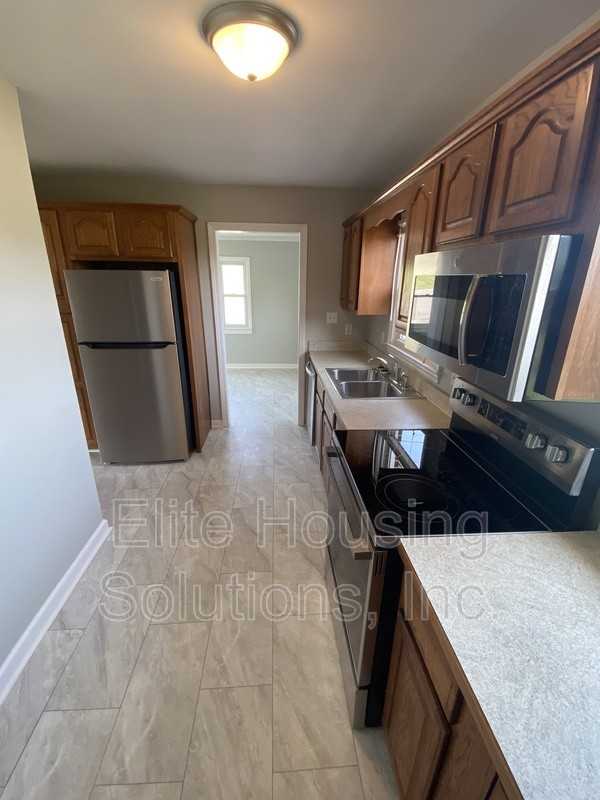 890 N 10th St - Photo 5 of 23