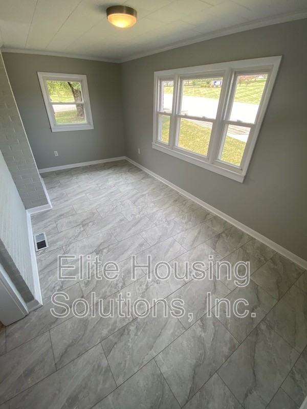 890 N 10th St - Photo 6 of 23