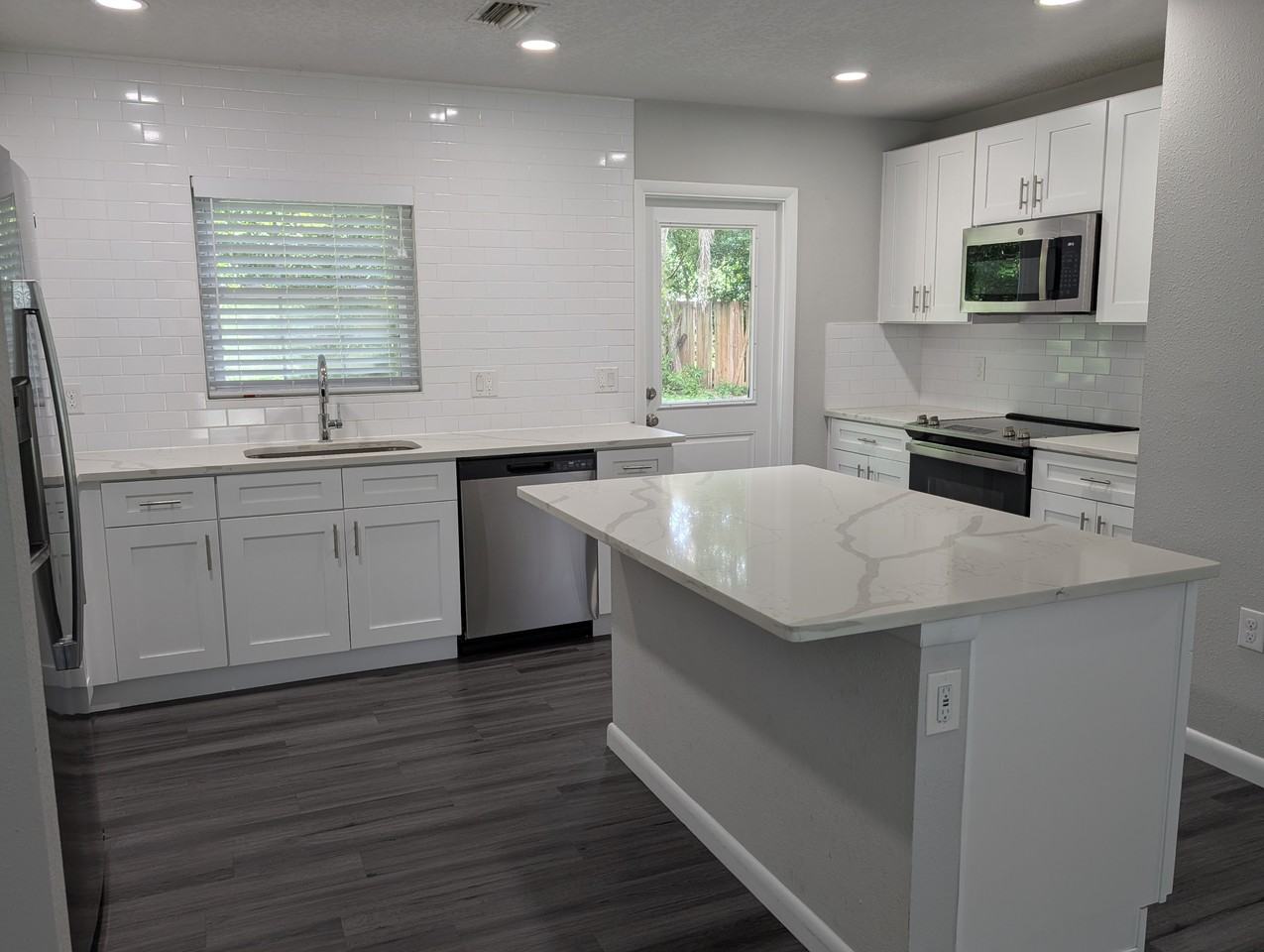 3209 W Leila Ave - Photo 7 of 18
