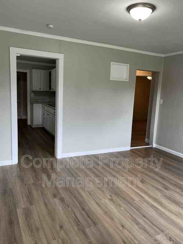 4011 8th Ave - Photo 3 of 20