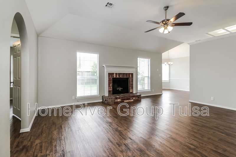 10009 S 94th East Ave - Photo 2 of 18