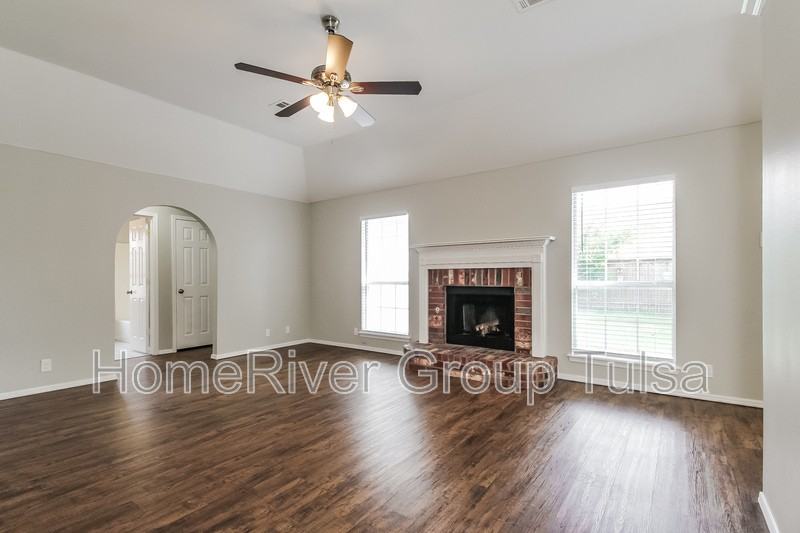 10009 S 94th East Ave - Photo 3 of 18