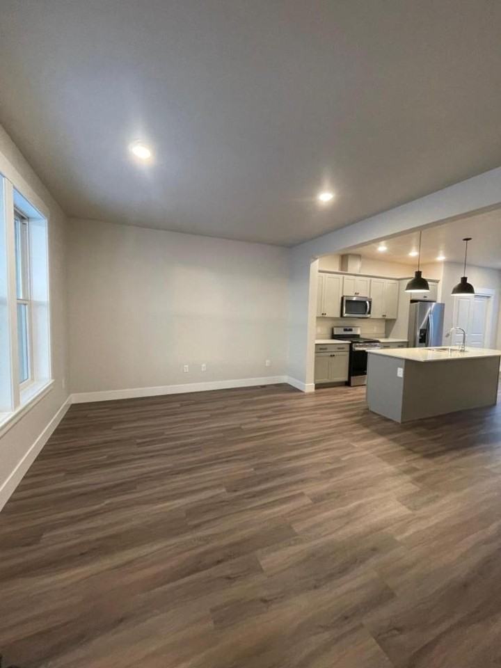 1675 St George Blvd - Photo 2 of 11