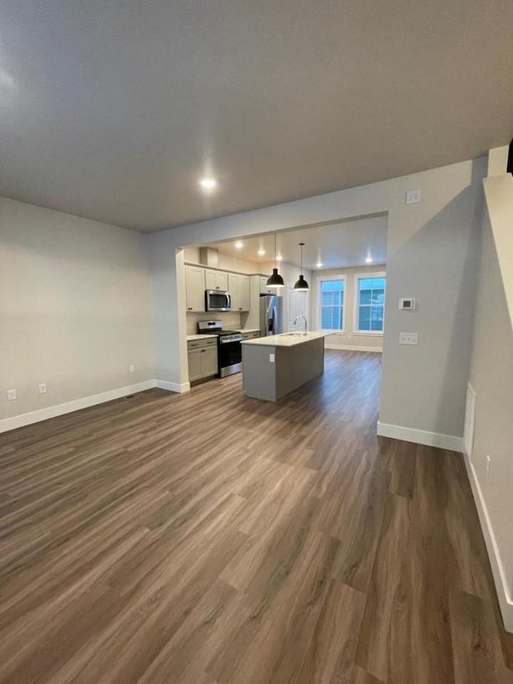 1675 St George Blvd - Photo 3 of 11