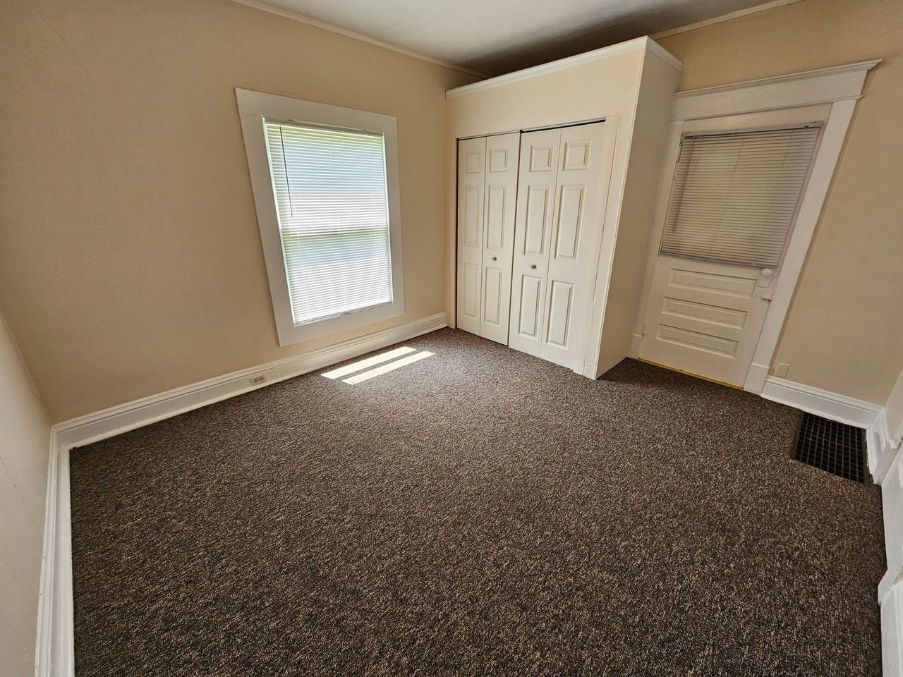 519 Howard St - Photo 3 of 27