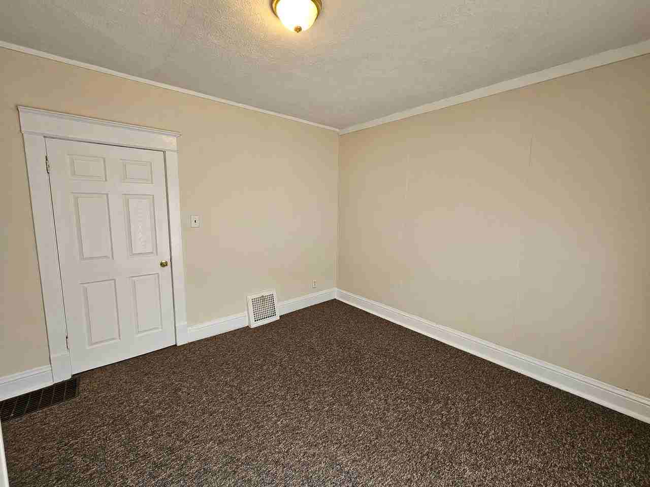 519 Howard St - Photo 5 of 27