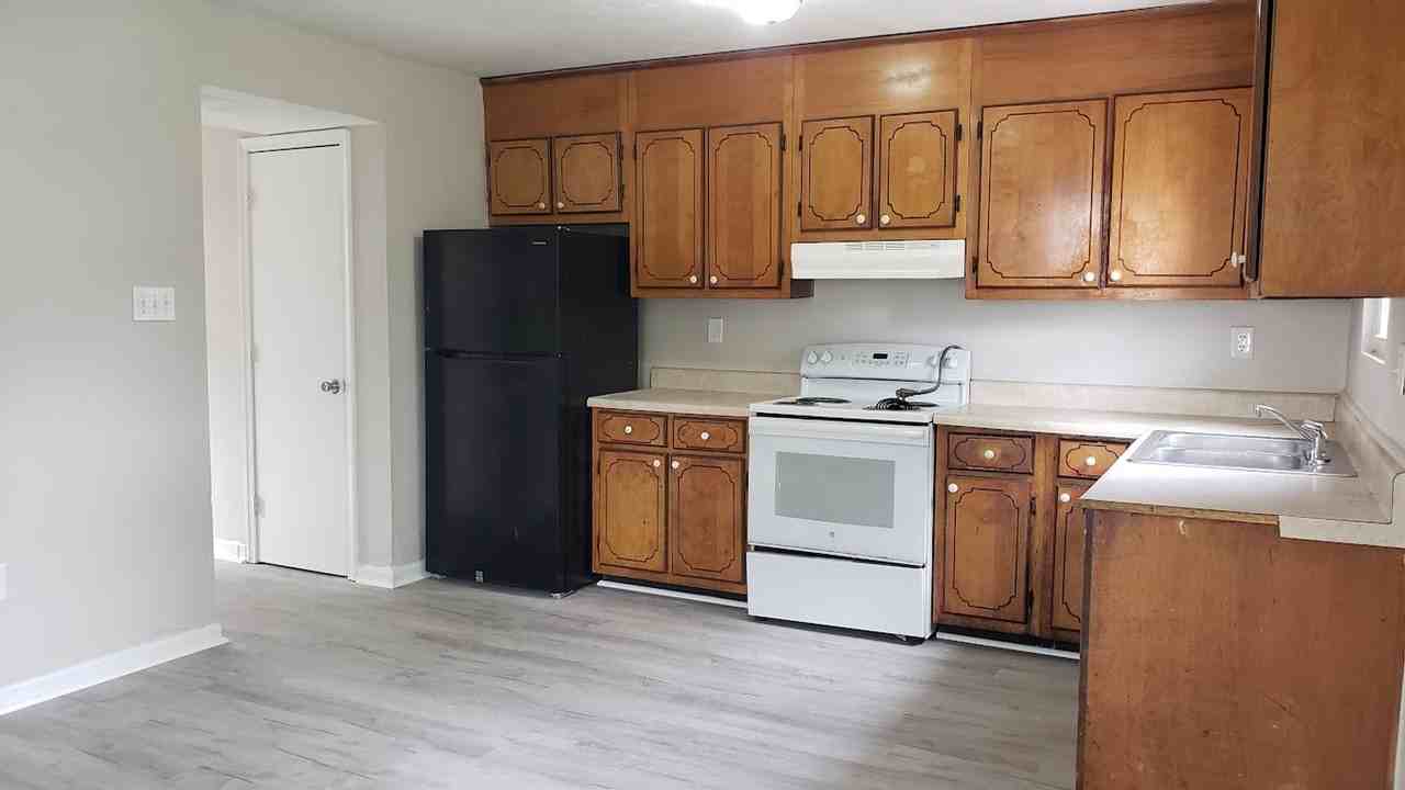 739 27th St - Photo 2 of 10