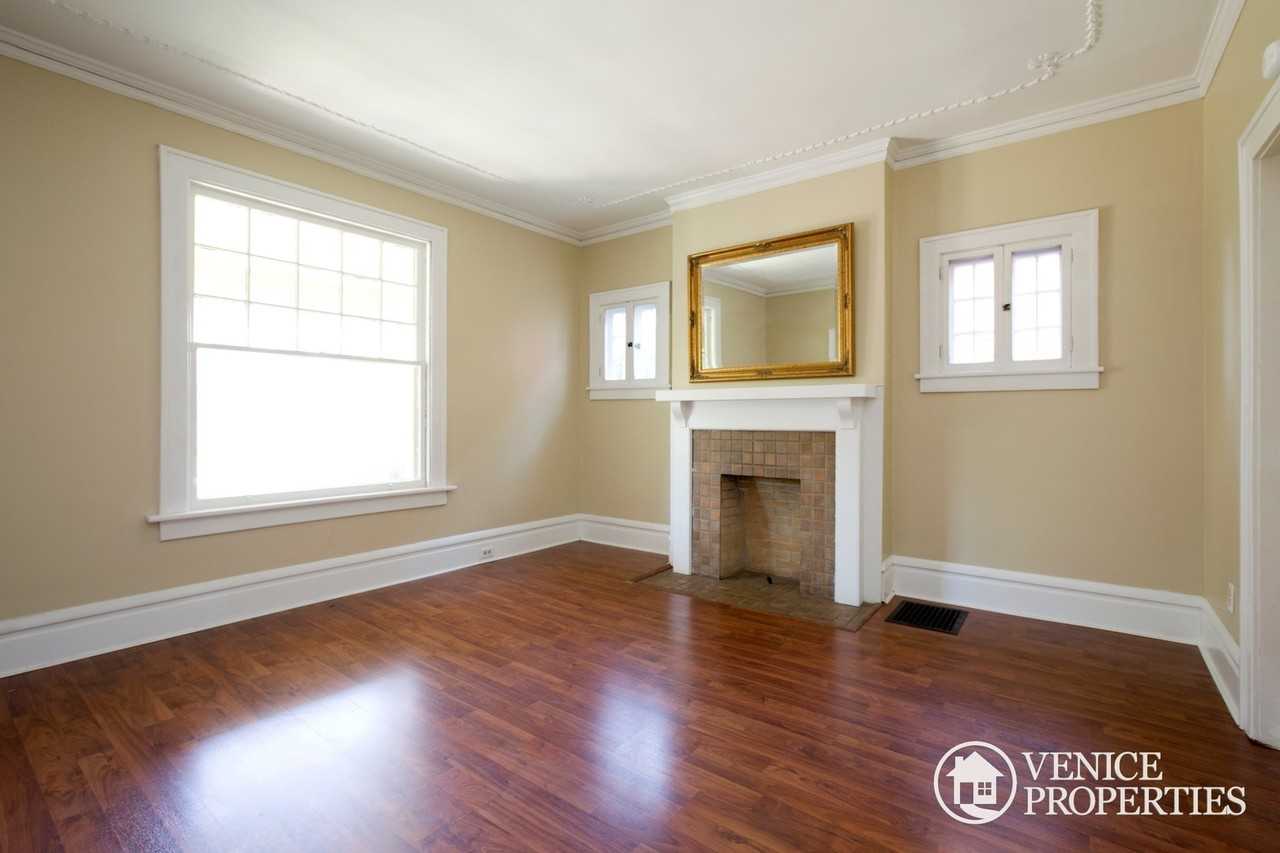 55 E Oakland Ave - Photo 4 of 20