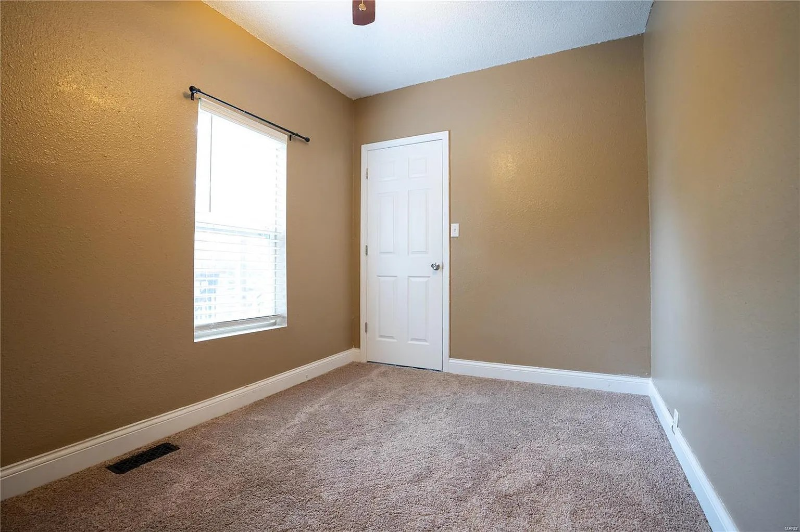 1023 Vine St - Photo 2 of 14