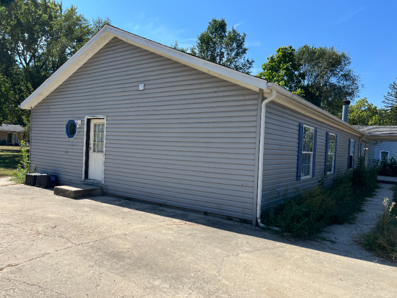 420 Decker St - Photo 2 of 20