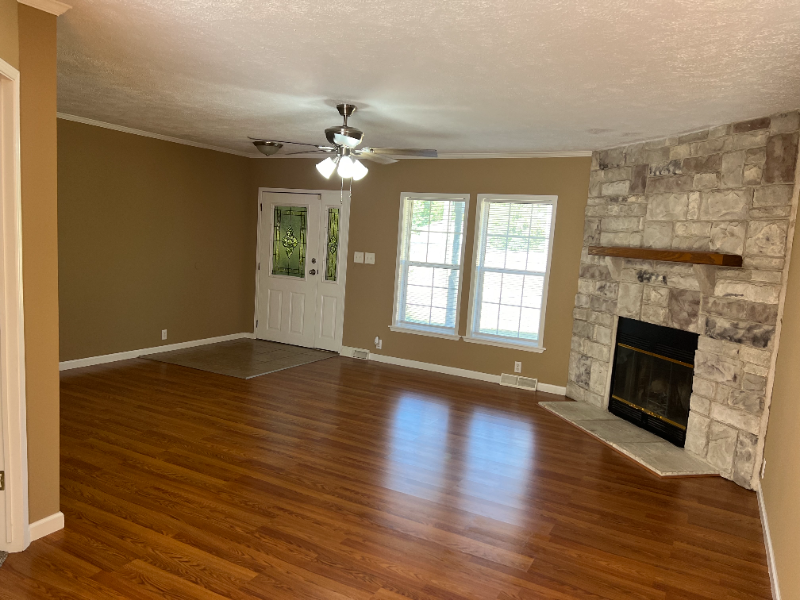 420 Decker St - Photo 4 of 20