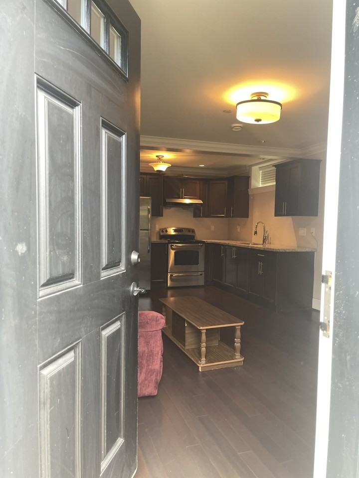 W 50th Ave, Vancouver, BC V6P 1A3 1 Bedroom Apartment for Rent