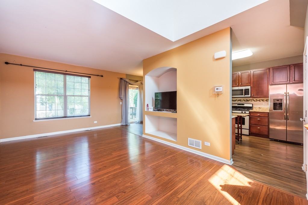 532 S Jade Ln - Photo 2 of 33