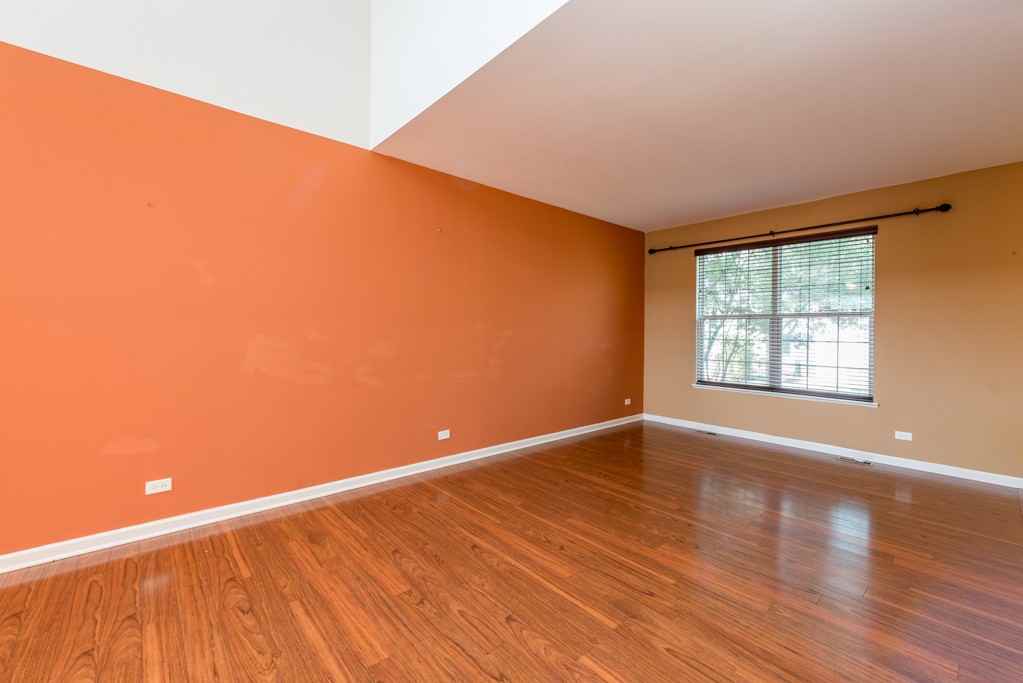 532 S Jade Ln - Photo 3 of 33