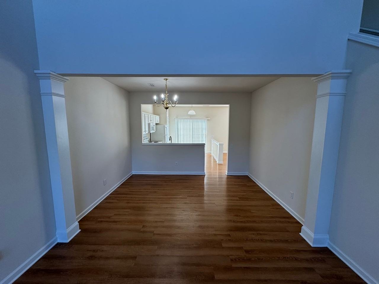 8021 Flanders St - Photo 3 of 15