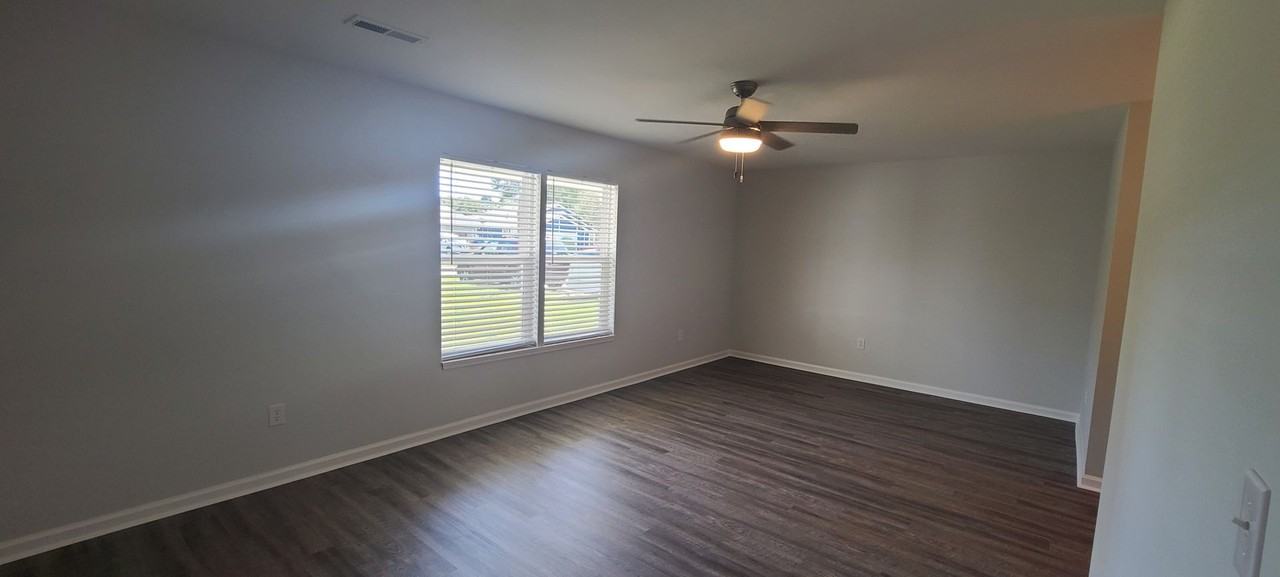 104 Coachman Ln - Photo 7 of 11