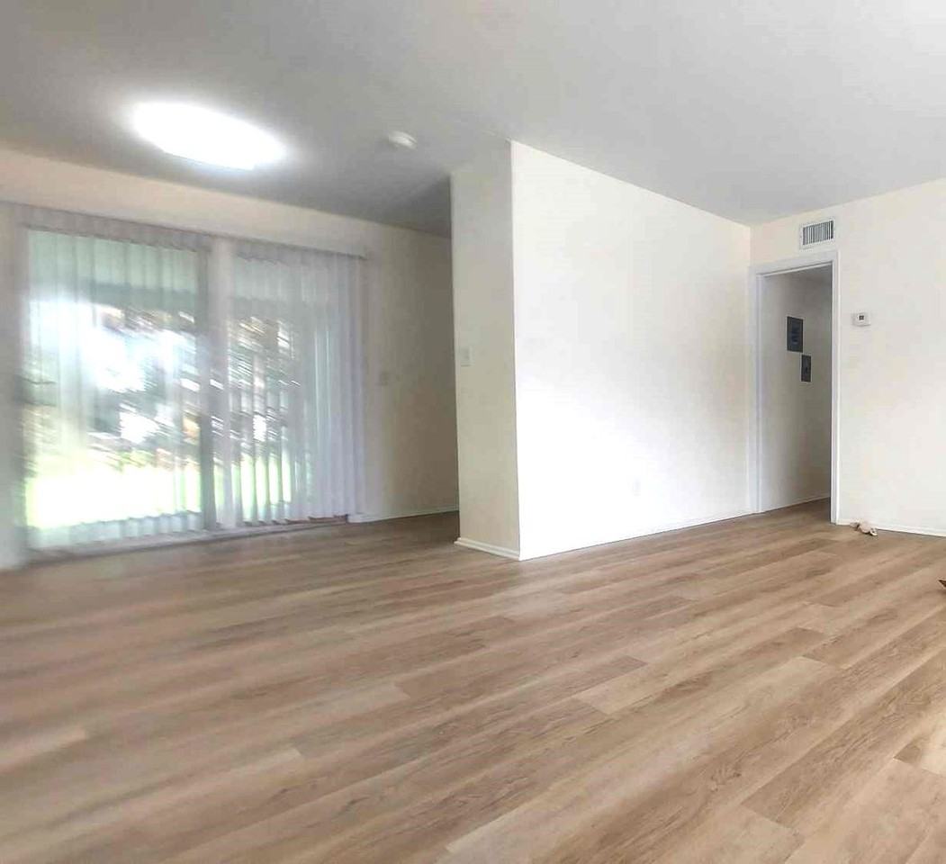 1204 Cypress Ln - Photo 3 of 11