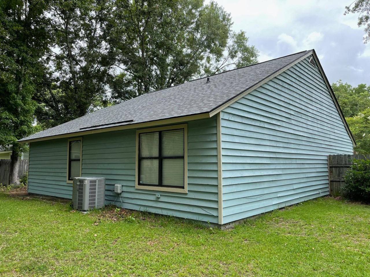 1110 Oakcrest Dr - Photo 2 of 24