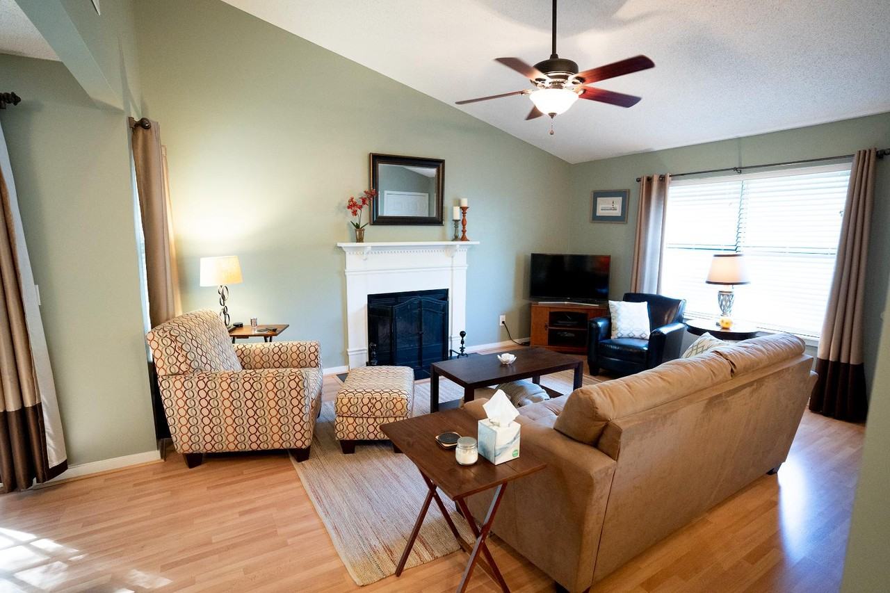 1110 Oakcrest Dr - Photo 3 of 24