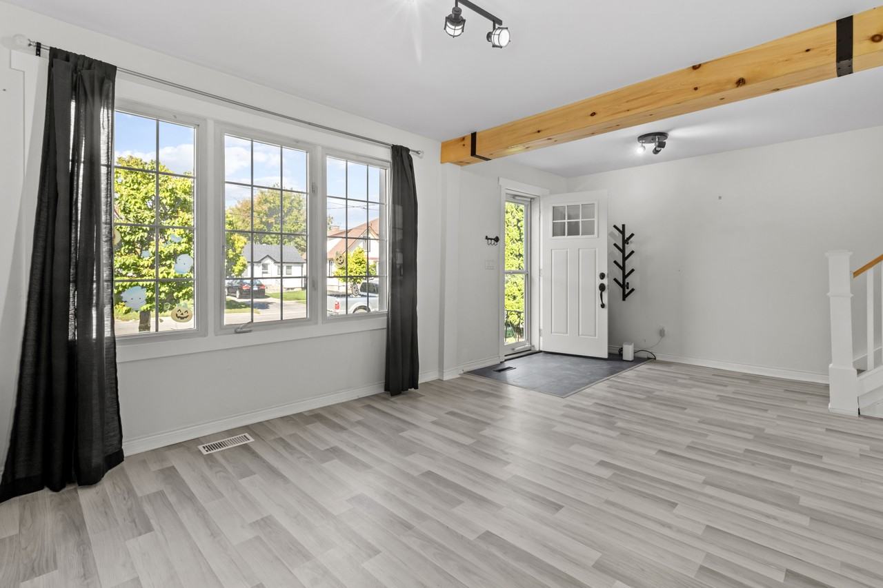 305 Pine Avenue - Photo 3 of 26