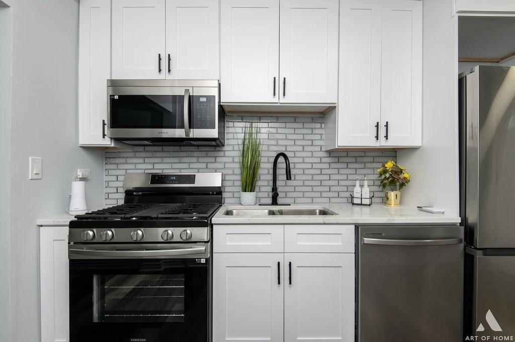 1486 Burnham Ave - Photo 6 of 24