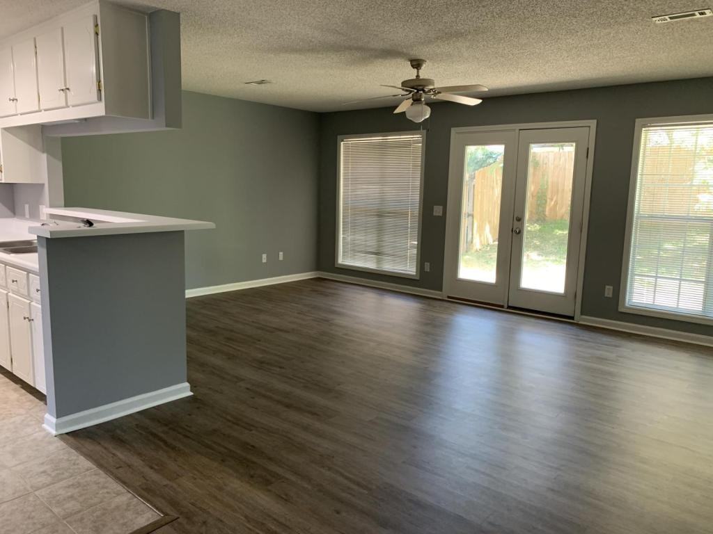 104 Commons Dr - Photo 4 of 16