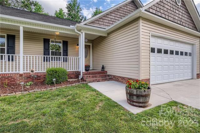 1060 Stoney Creek Dr - Photo 2 of 2