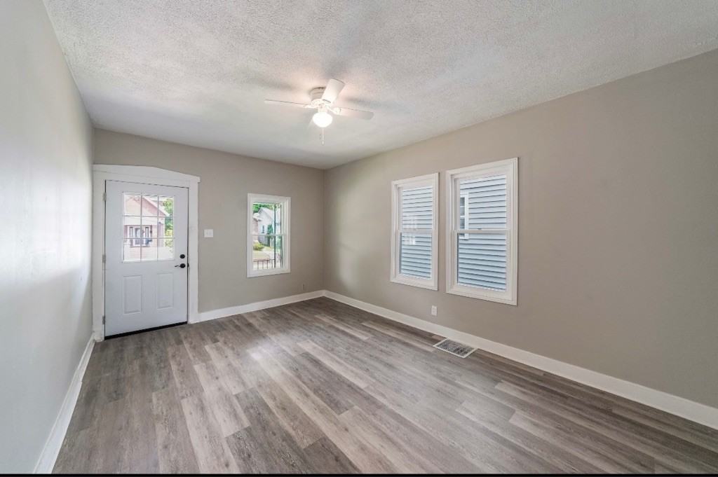 2146 W Gaulbert Ave - Photo 2 of 7