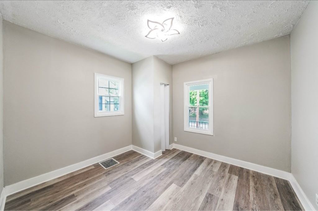 2146 W Gaulbert Ave - Photo 3 of 7