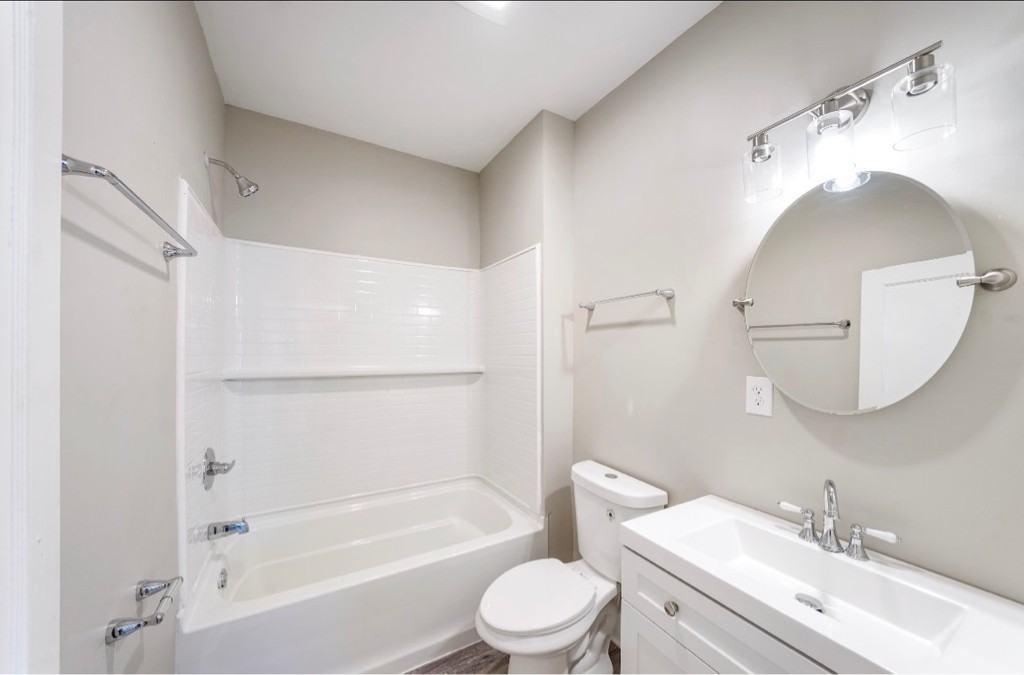 2146 W Gaulbert Ave - Photo 4 of 7