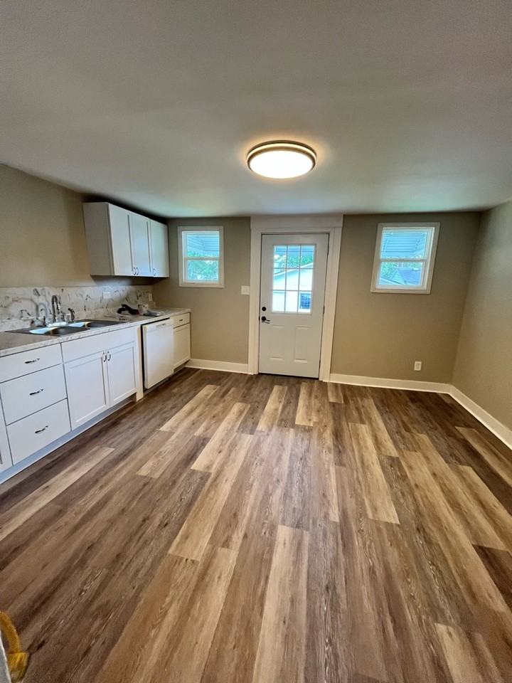 2146 W Gaulbert Ave - Photo 6 of 7