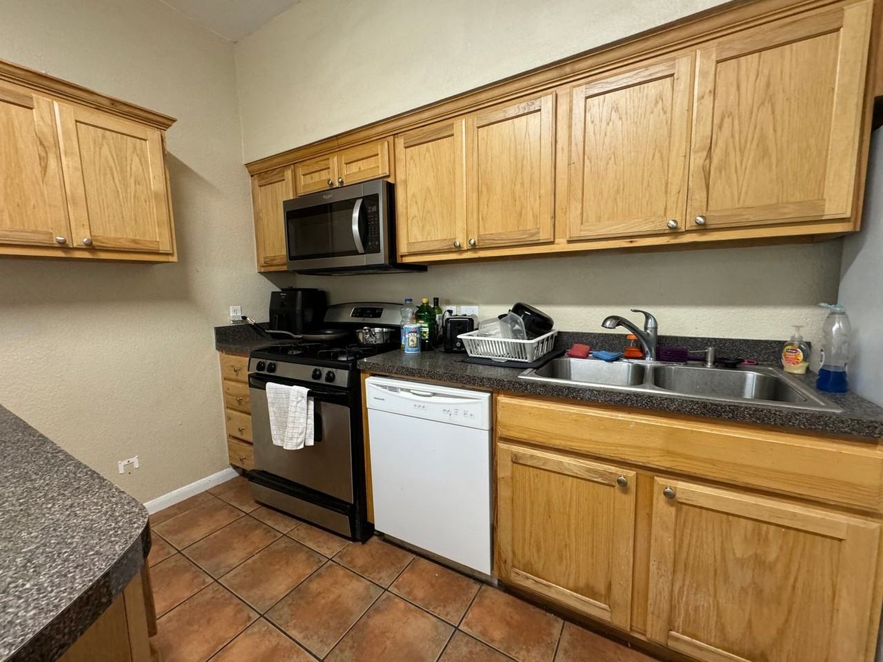 3410 Speedway - Photo 5 of 26