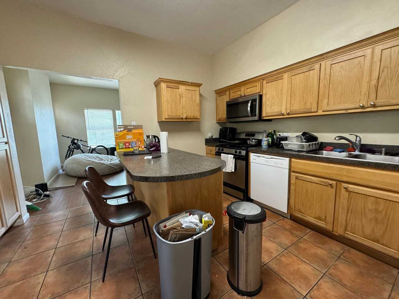 3410 Speedway - Photo 6 of 26