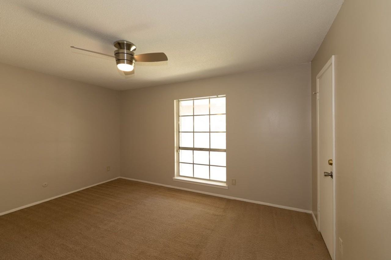 4219 E 56th St - Photo 3 of 26