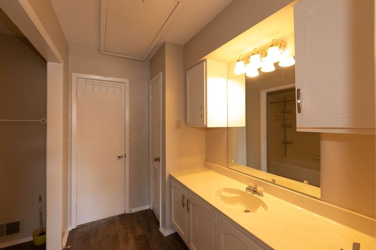 4219 E 56th St - Photo 7 of 26